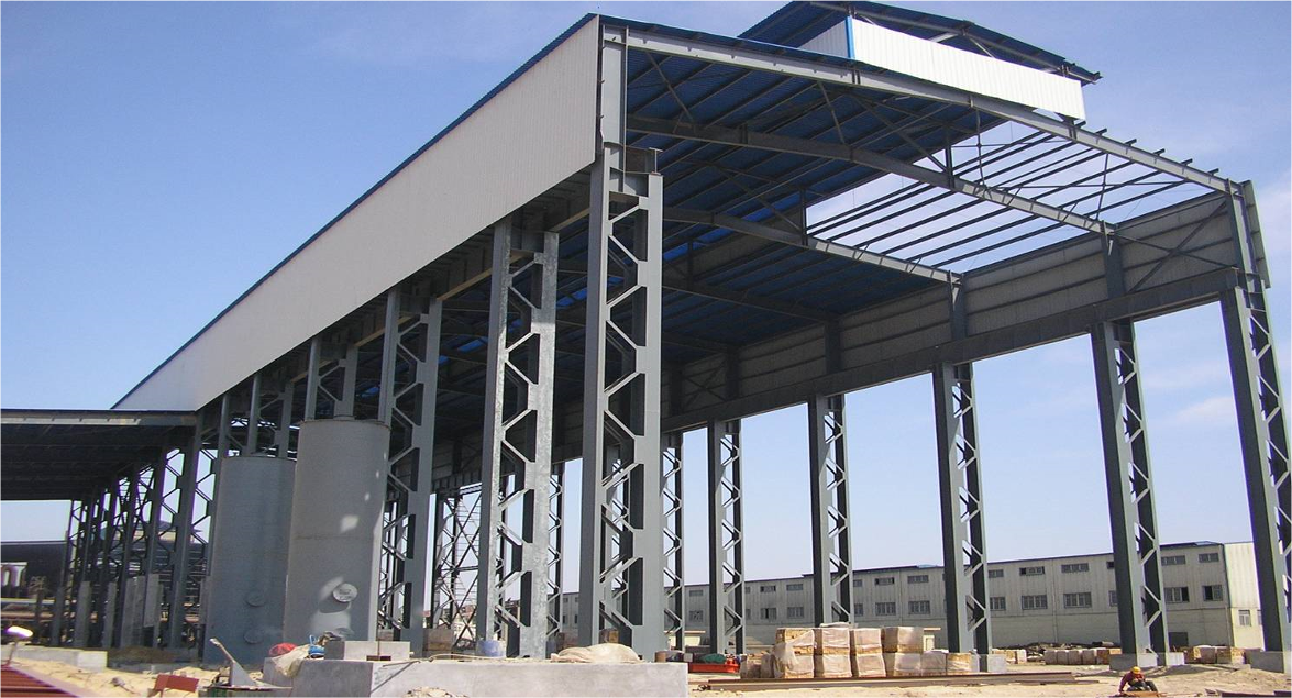 Nave industrial de estructura metálica con cubierta de lámina.